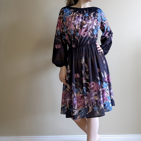 Vintage Blouson Floral Midi Dress - Picture 4 of 11
